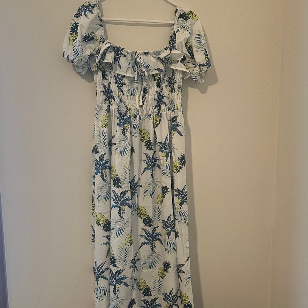Tropical Print  Dress NWT size large  fun pineapple pattern